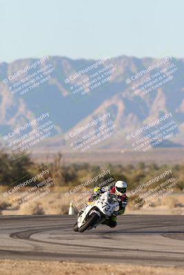 media/Dec-07-2025-CVMA (Sun) [[3e7d2de5dc]]/Race 17-Amateur Formula Middleweight/